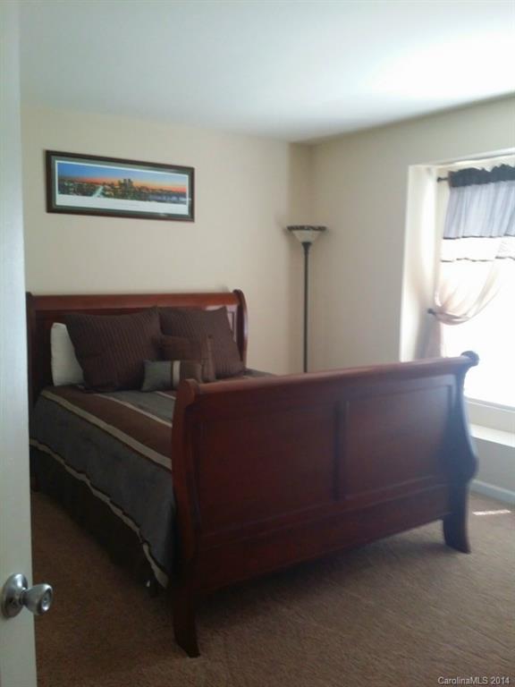 6608 Ridgeview Commons Drive, Unit 98 Charlotte, NC 28269 - Photo 14 of 17 Gallery Image 14