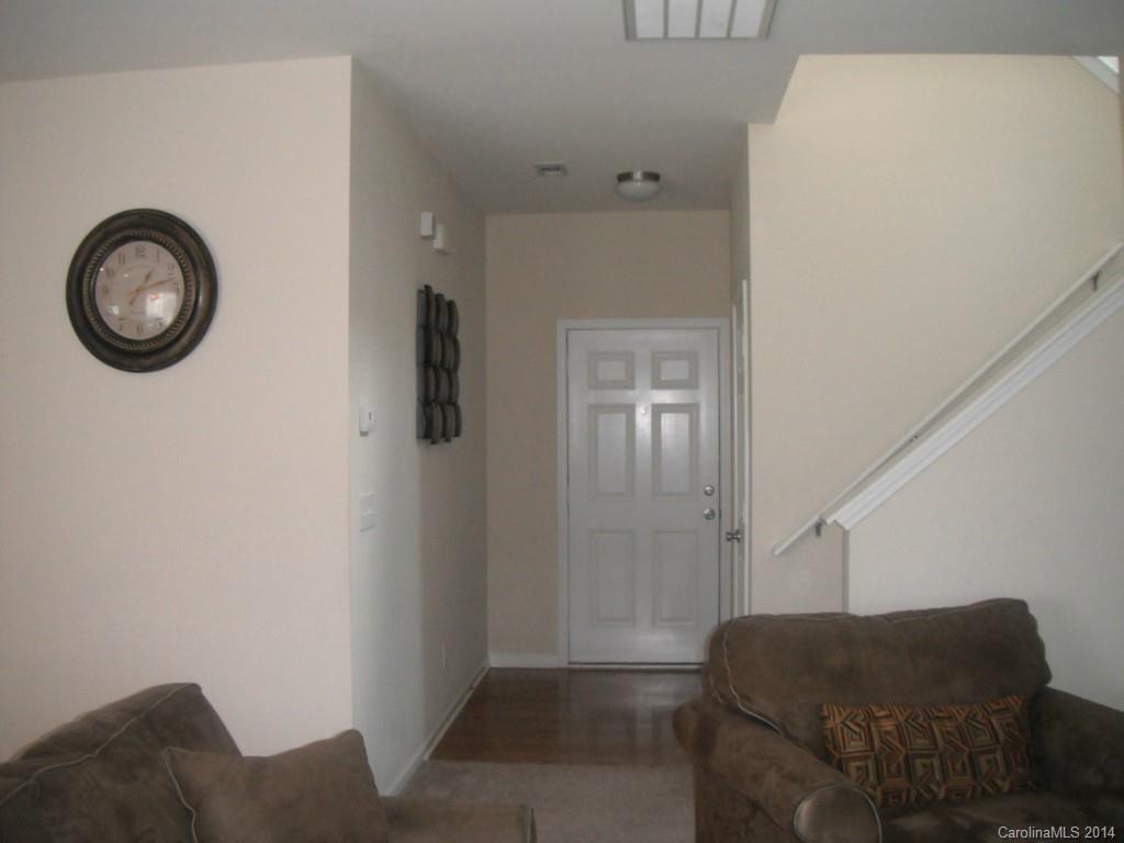 6608 Ridgeview Commons Drive, Unit 98 Charlotte, NC 28269 - Photo 4 of 17 Gallery Image 4