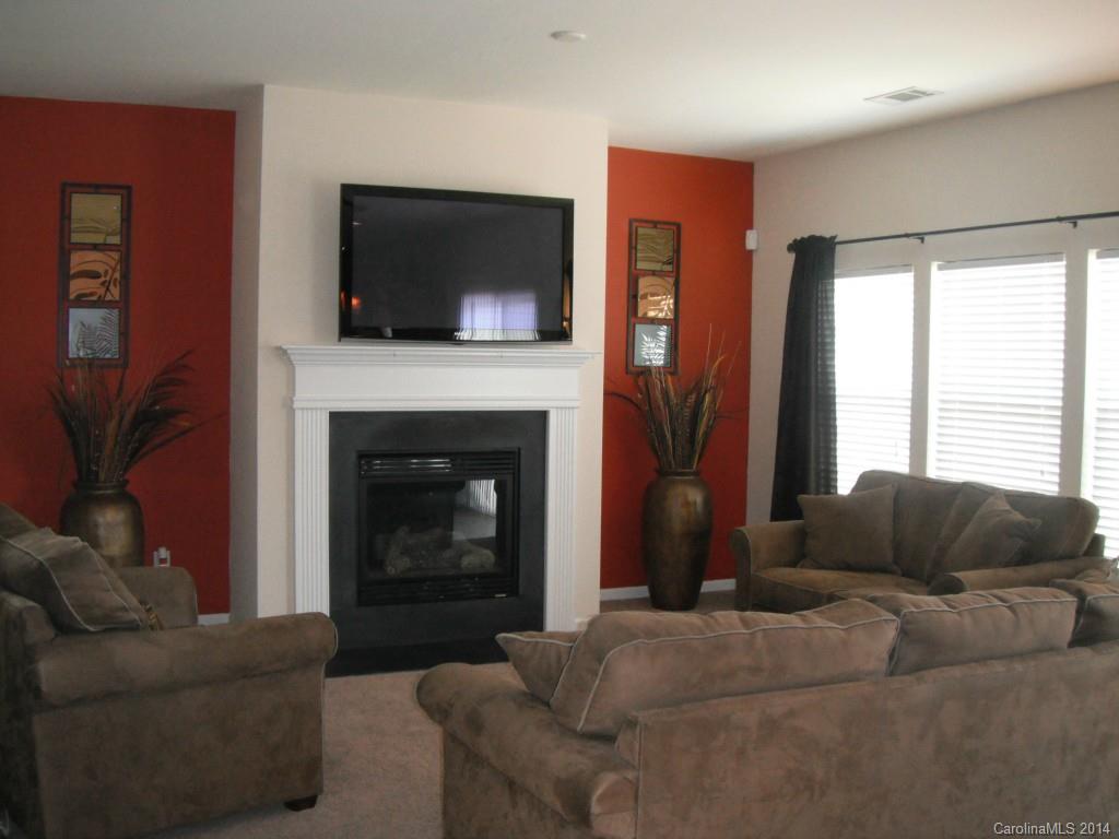 6608 Ridgeview Commons Drive, Unit 98 Charlotte, NC 28269 - Photo 6 of 17 Gallery Image 6