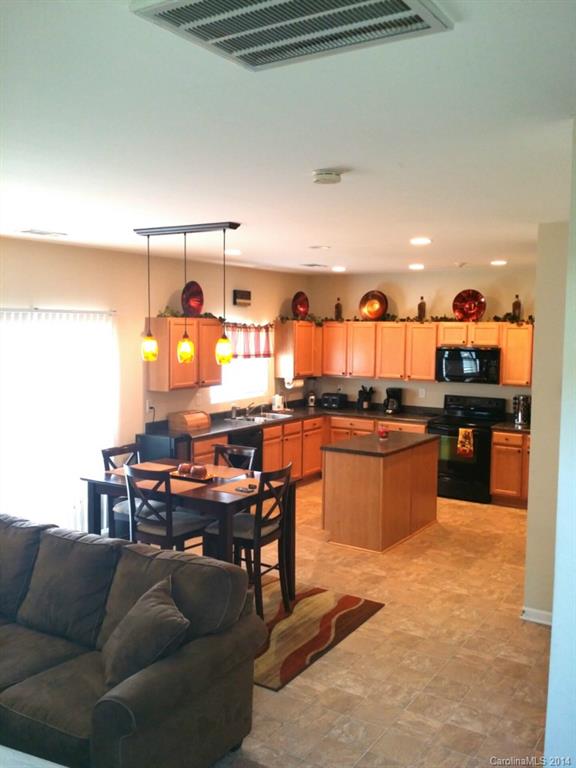 6608 Ridgeview Commons Drive, Unit 98 Charlotte, NC 28269 - Photo 8 of 17 Gallery Image 8