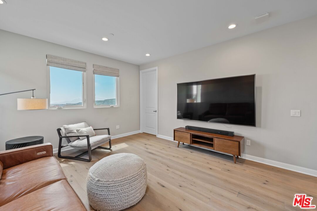 20658 Walnut Circle Porter Ranch, CA 91326 - Photo 33 of 75 Gallery Image 33