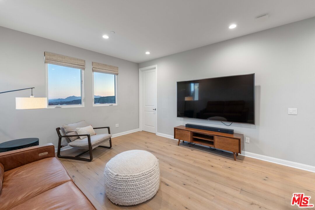 20658 Walnut Circle Porter Ranch, CA 91326 - Photo 34 of 75 Gallery Image 34
