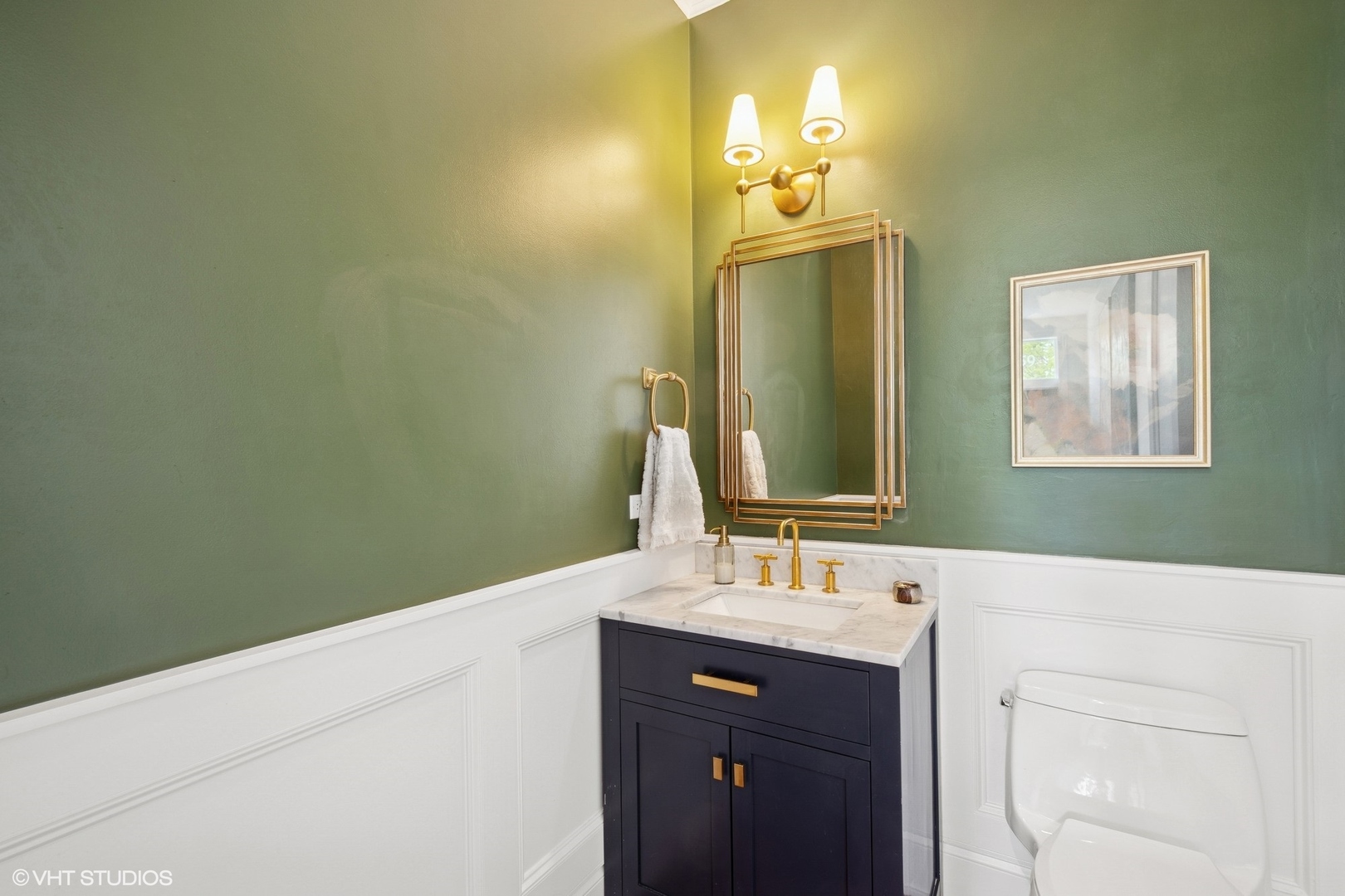 1759 West Surf Street Chicago, IL 60657 - Photo 14 of 43 a bathroom with a sink and a mirror