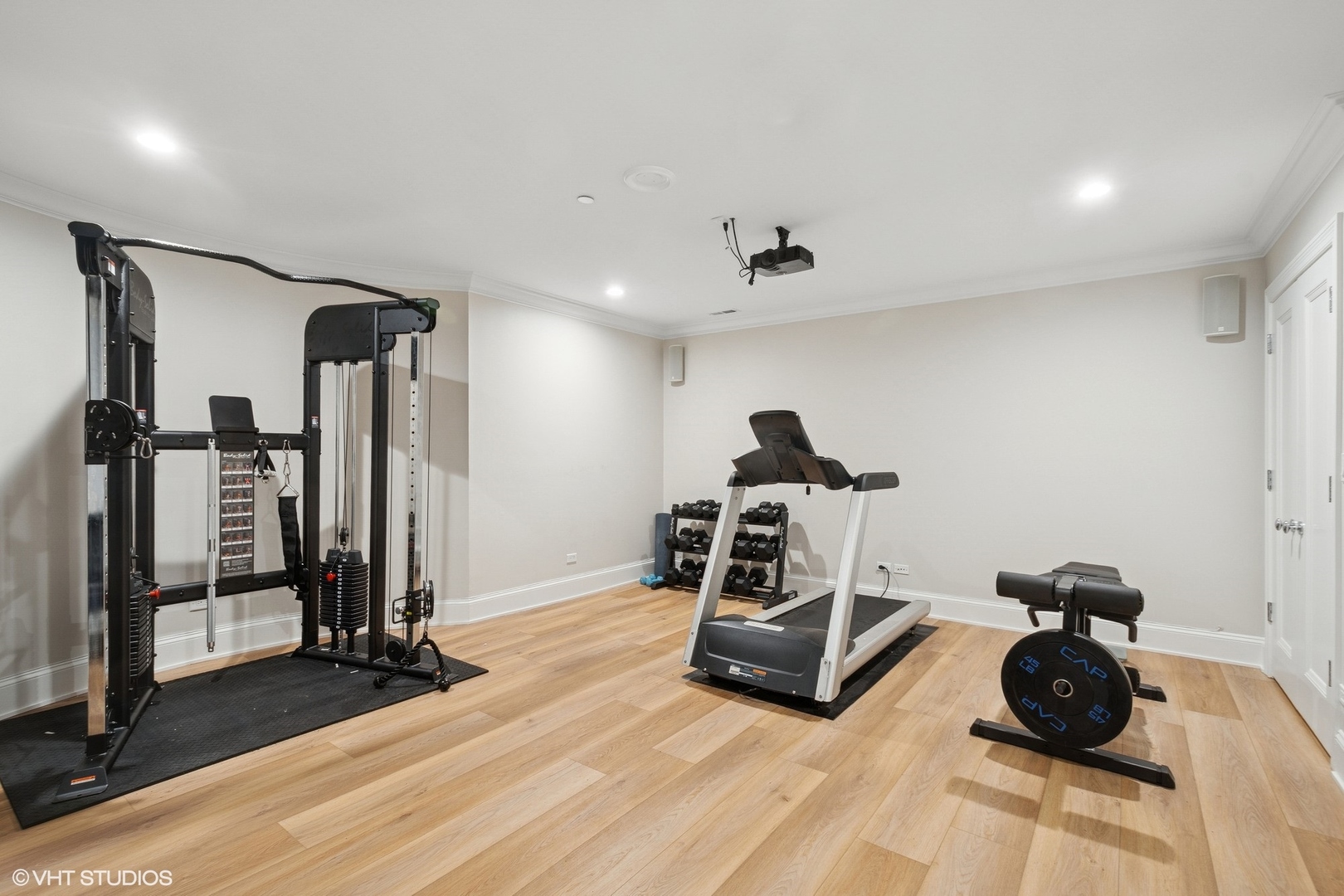 1759 West Surf Street Chicago, IL 60657 - Photo 34 of 43 a view of a room with gym equipment