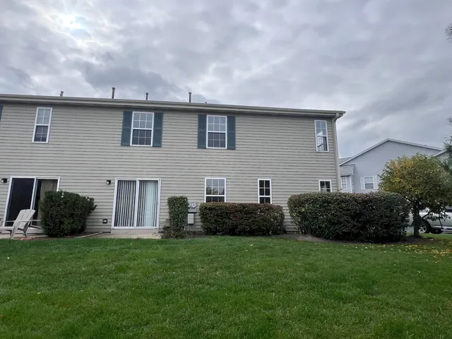 a view of a house with backyard and garden