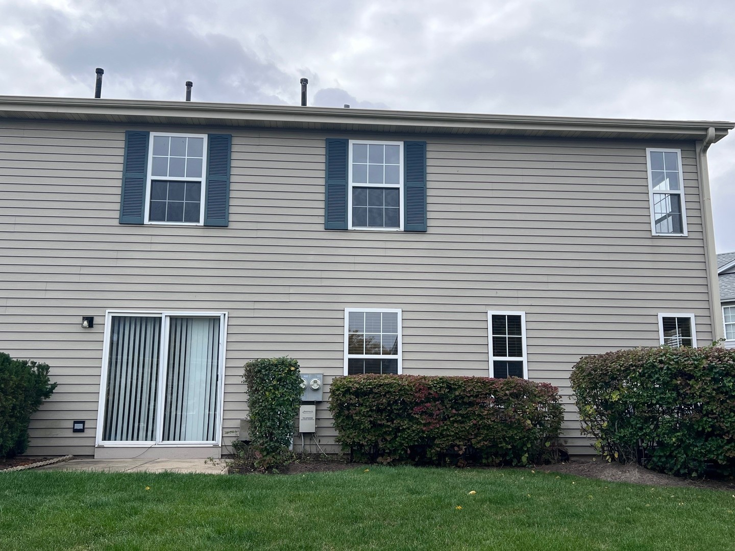 1350 Orleans Drive, Unit 1350 Mundelein, IL 60060 - Photo 4 of 26 a view of a house with a yard