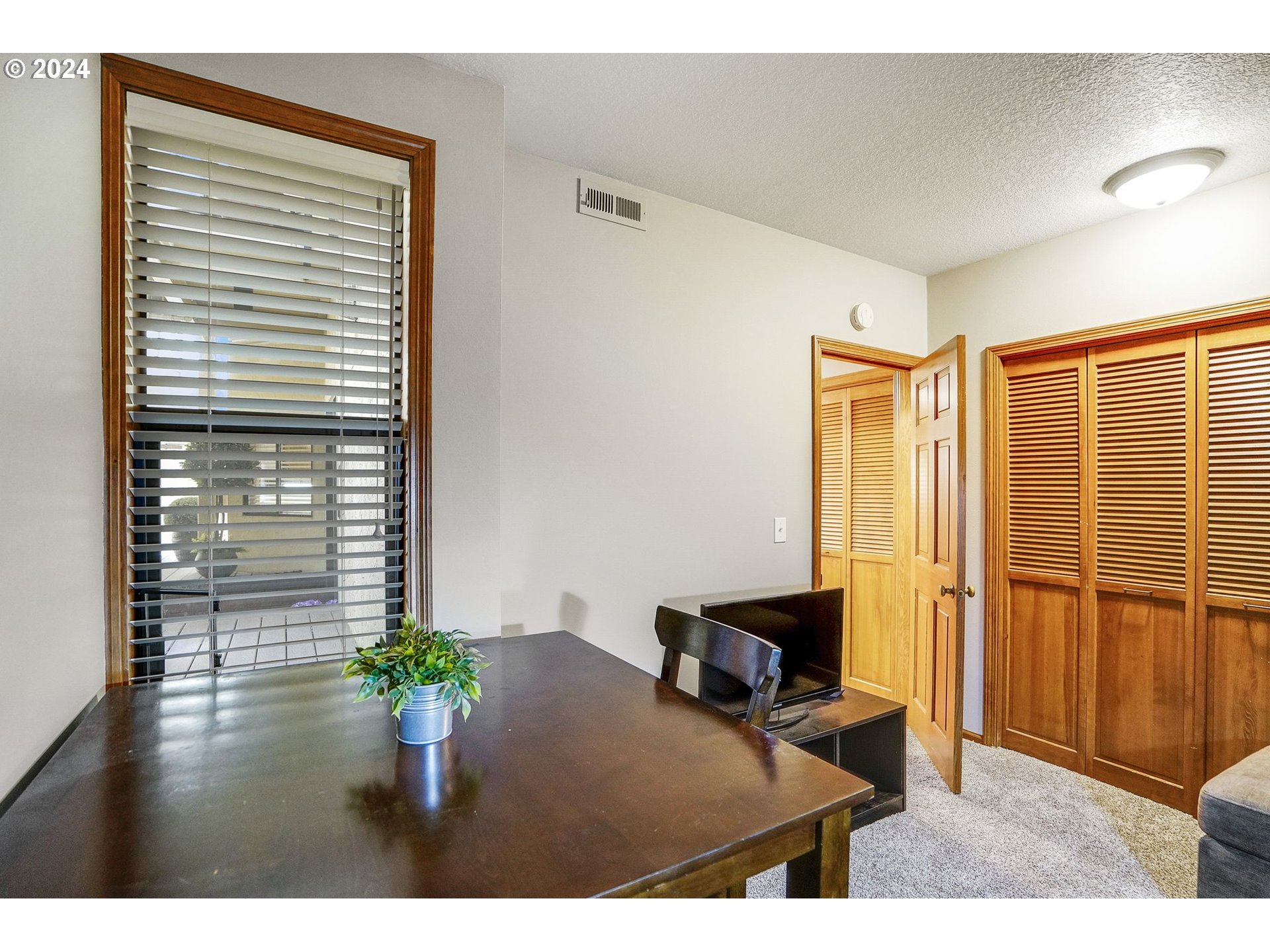 652 Wimbledon Court Eugene, OR 97401 - Photo 16 of 35 a workspace with furniture and window