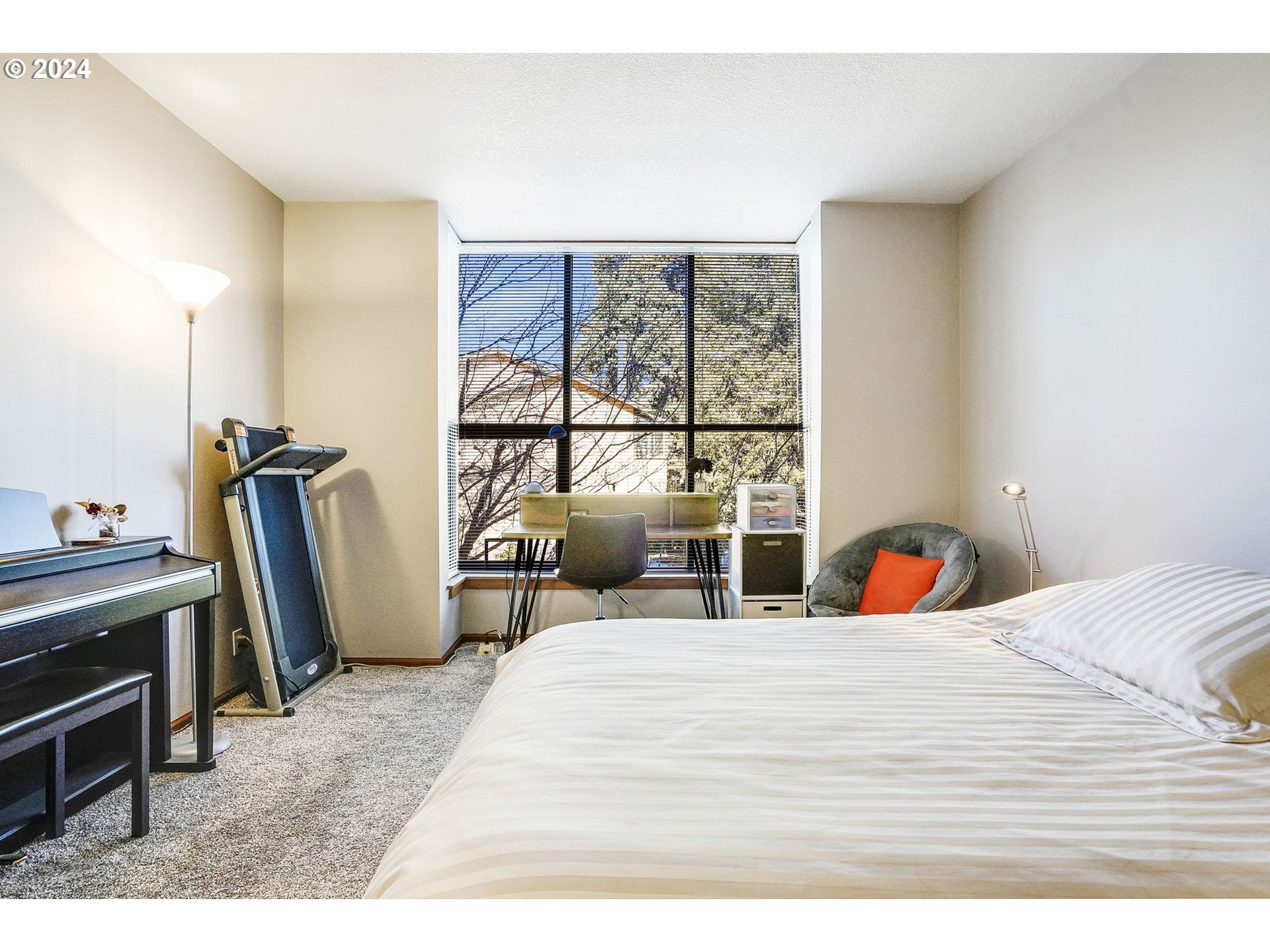 652 Wimbledon Court Eugene, OR 97401 - Photo 21 of 35 a bed room with two bed and a large window
