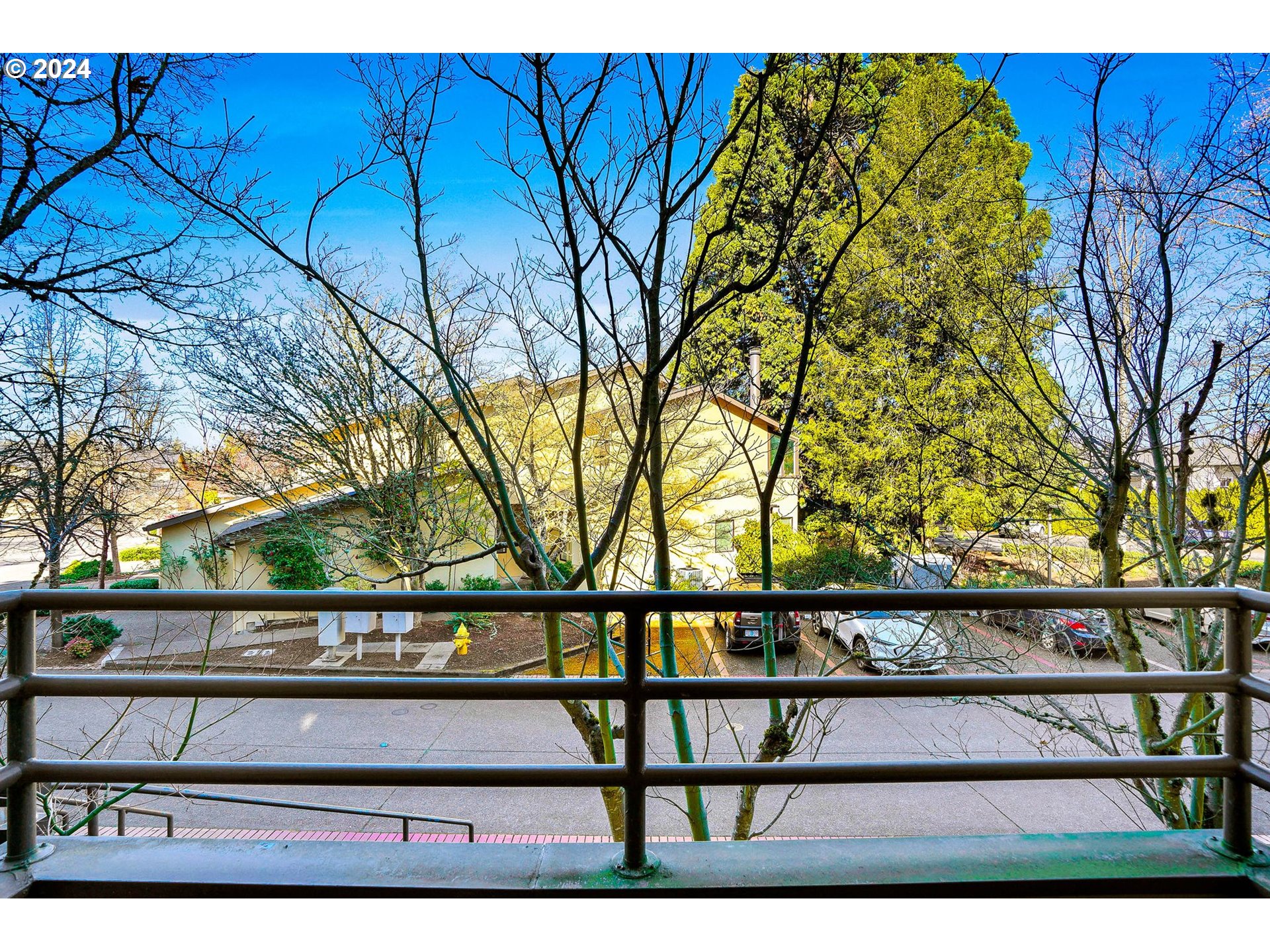 652 Wimbledon Court Eugene, OR 97401 - Photo 24 of 35 a view of wooden bench in a back yard