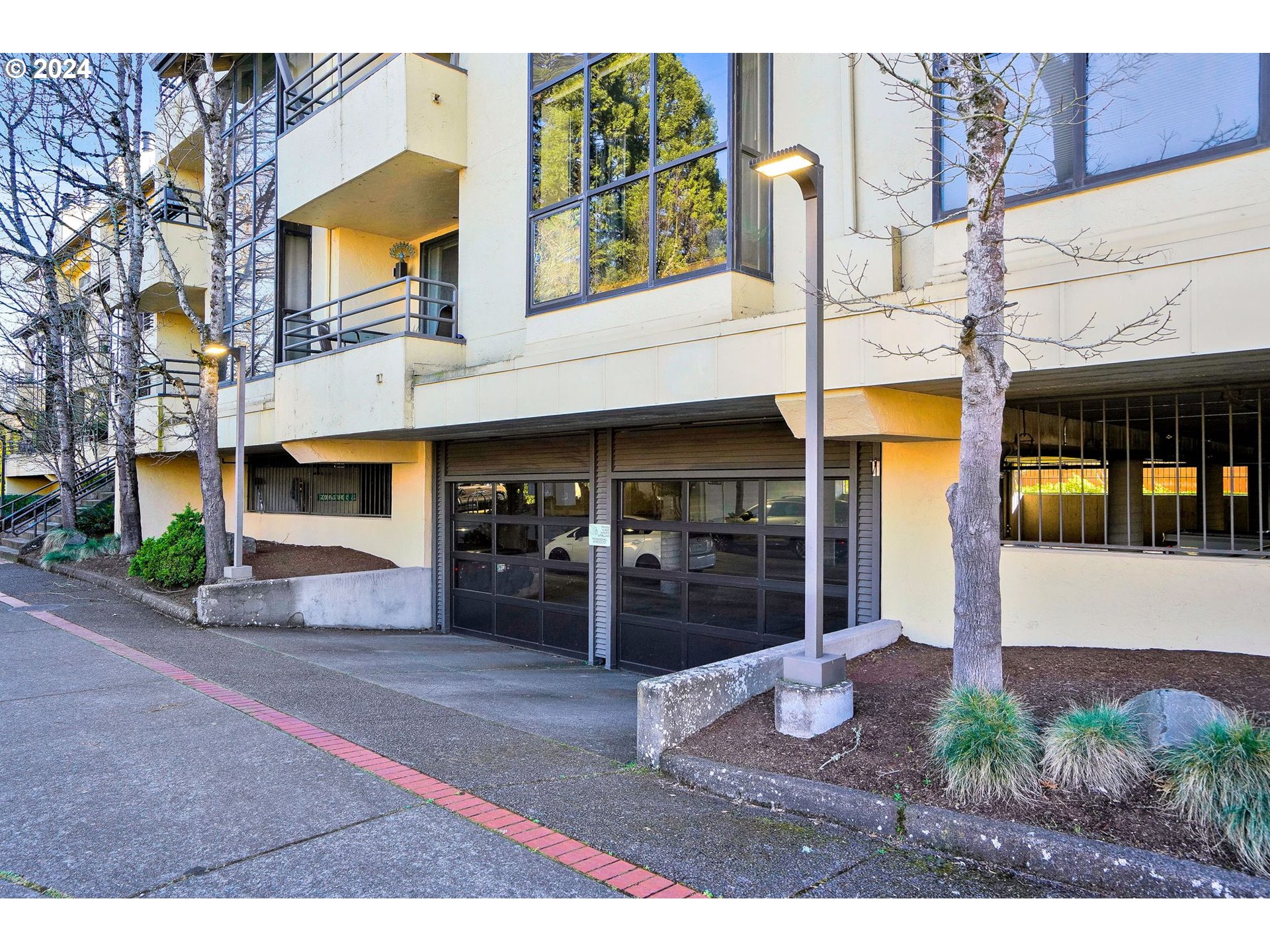 652 Wimbledon Court Eugene, OR 97401 - Photo 30 of 35 a view of a building with sitting area