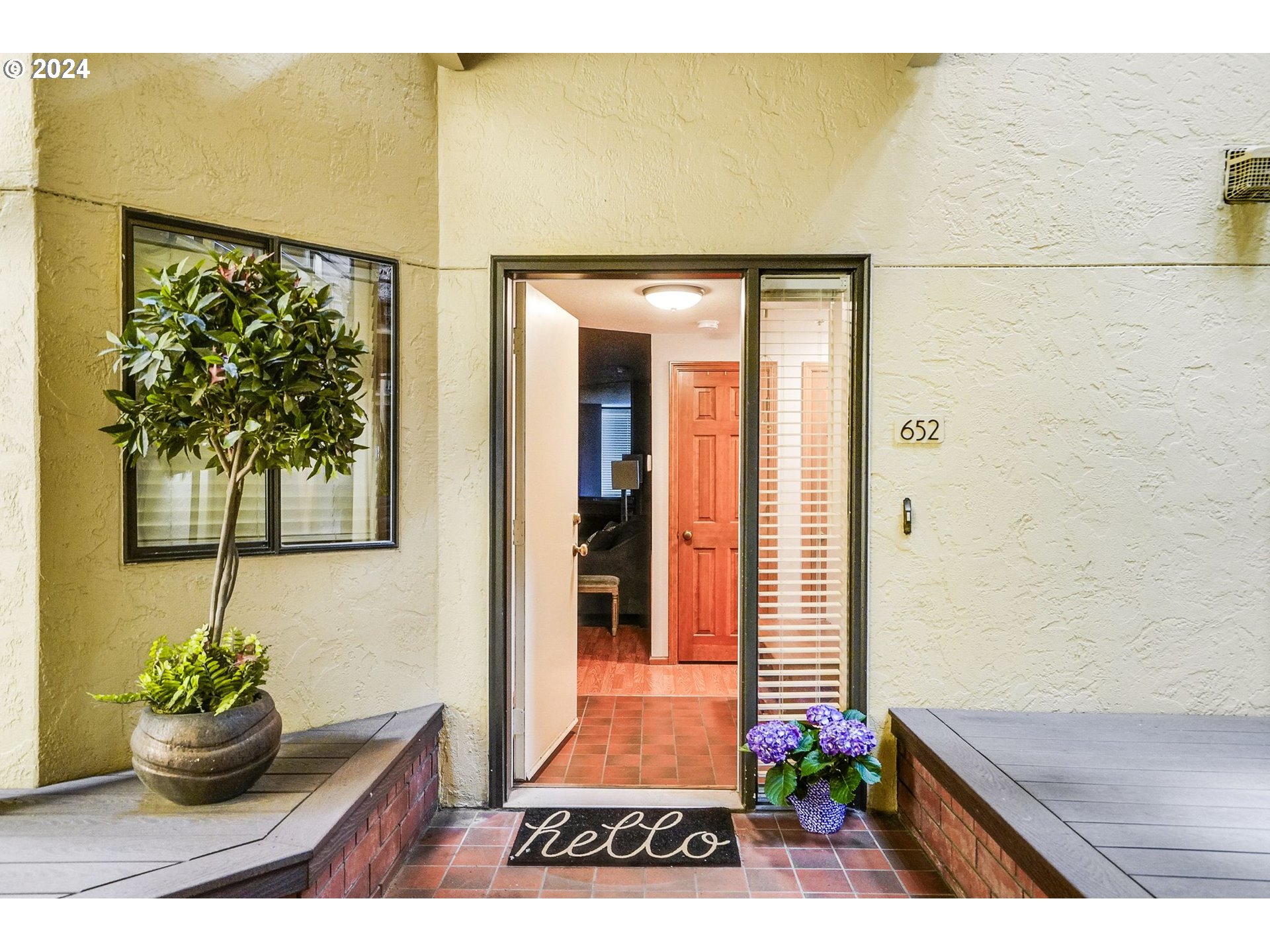 652 Wimbledon Court Eugene, OR 97401 - Photo 3 of 35 a room with a wooden floor and potted plant