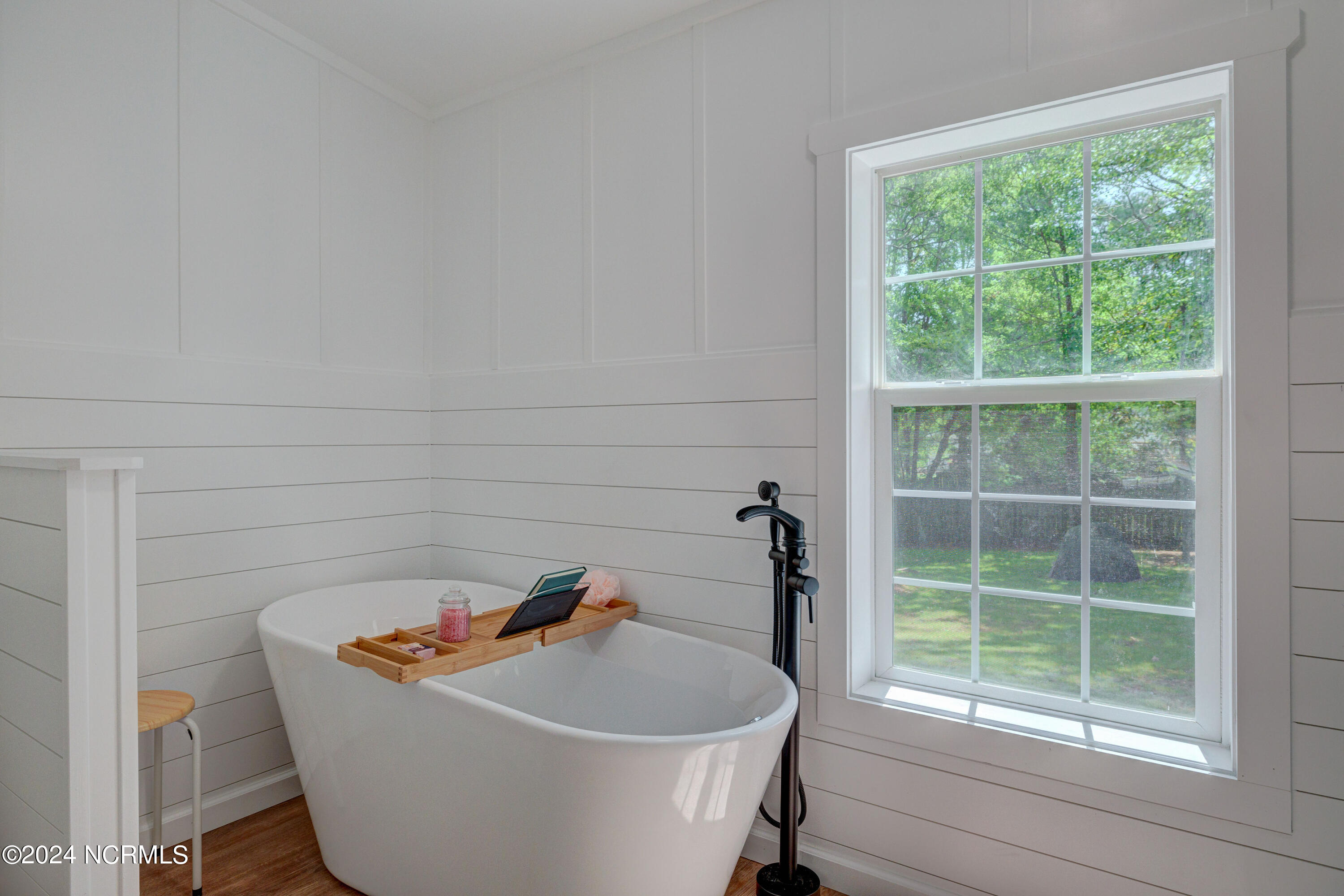 328 Groves Point Circle Hampstead, NC 28443 - Photo 14 of 39 Master Soaking Tub