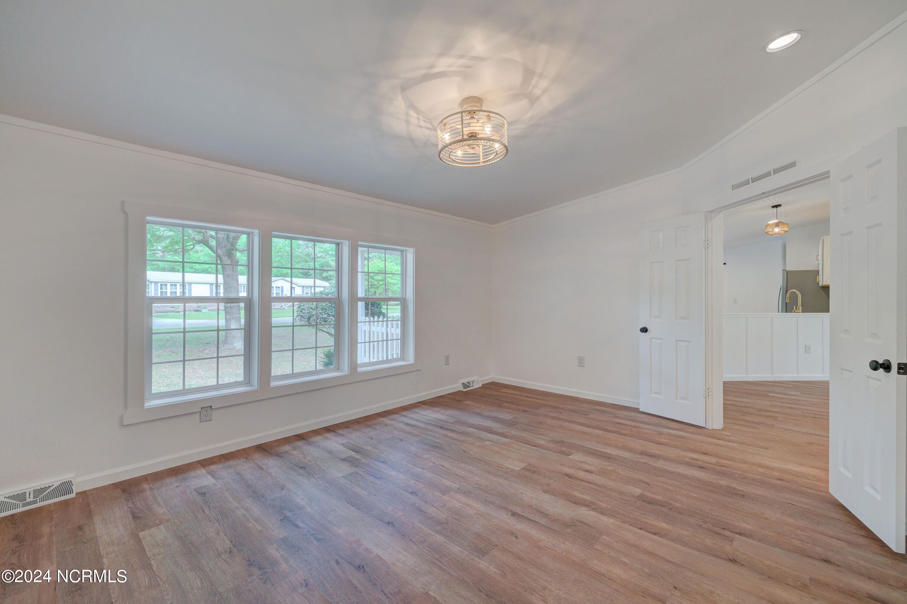 328 Groves Point Circle Hampstead, NC 28443 - Photo 20 of 39 Master Suite