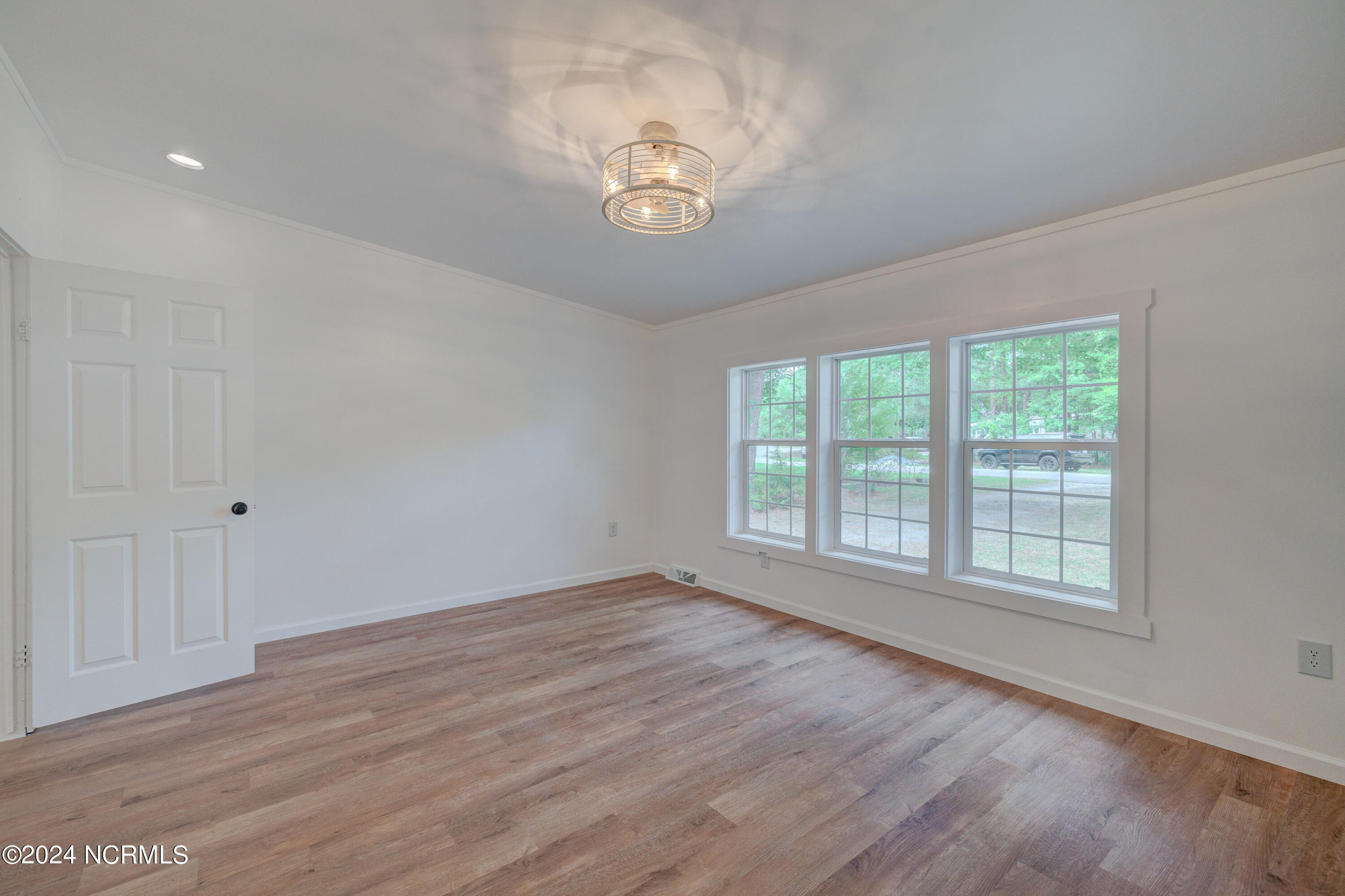 328 Groves Point Circle Hampstead, NC 28443 - Photo 21 of 39 Master Suite