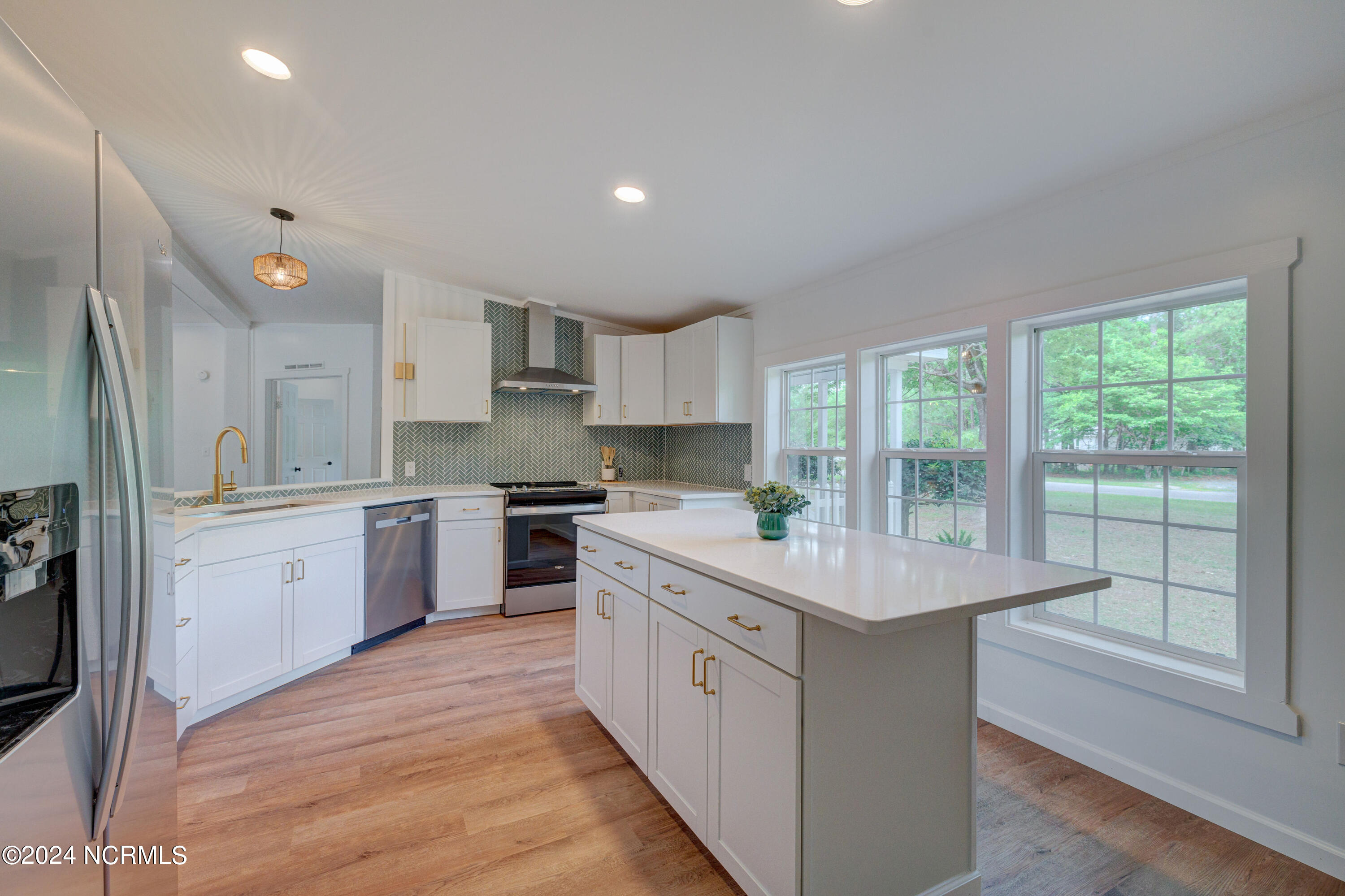 328 Groves Point Circle Hampstead, NC 28443 - Photo 6 of 39 Island window