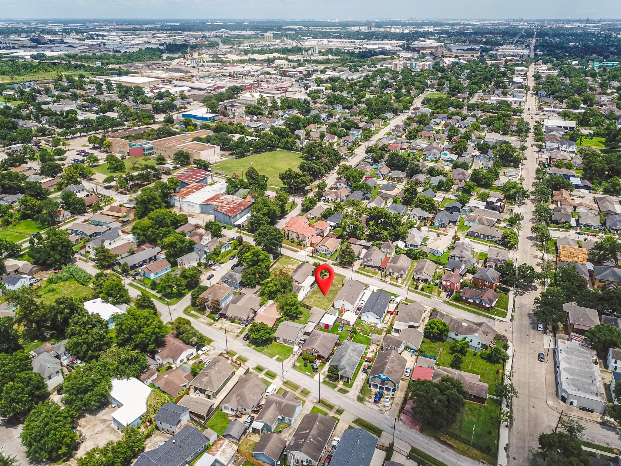 121 North Sidney Street Houston, TX 77003 - Photo 12 of 20 an aerial view of residential houses with outdoor space and trees