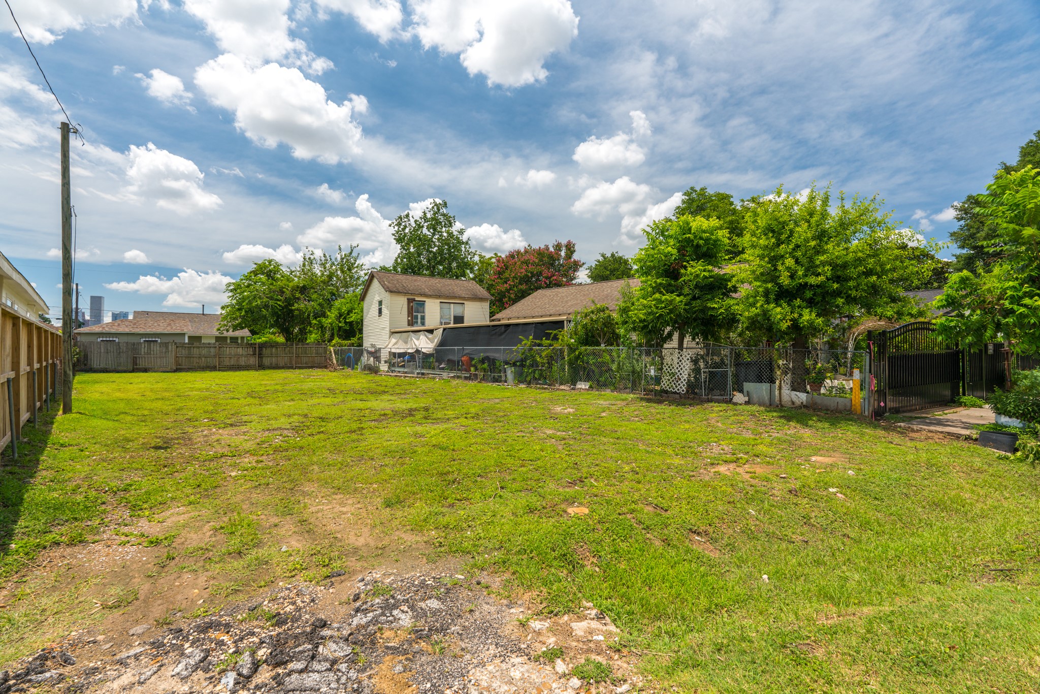 121 North Sidney Street Houston, TX 77003 - Photo 19 of 20 a view of a house with a backyard