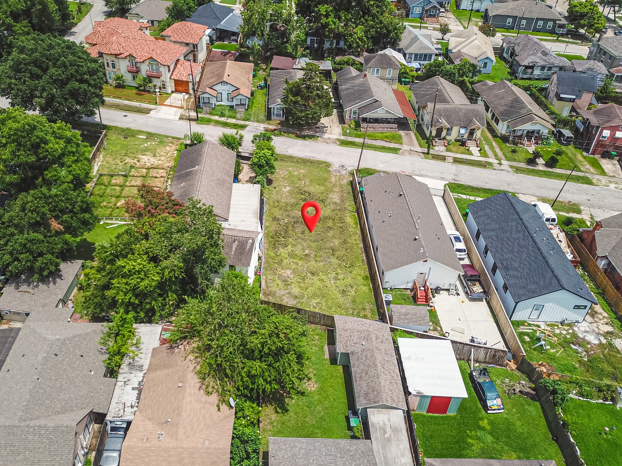 121 North Sidney Street Houston, TX 77003 - Photo 5 of 20 an aerial view of tennis court