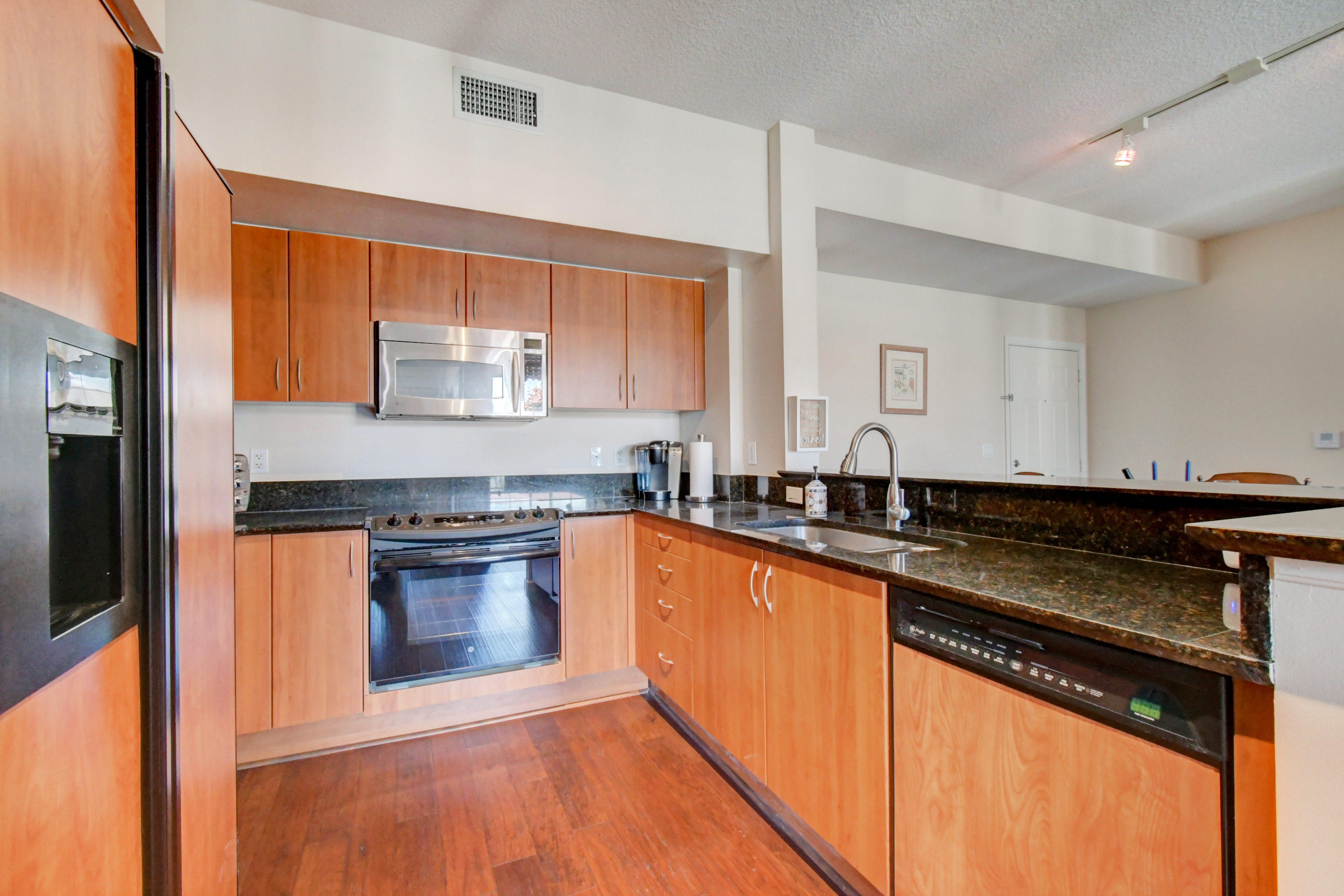 233 South Federal Highway, Unit 703 Boca Raton, FL 33432 - Photo 4 of 63 Gently used appliances!