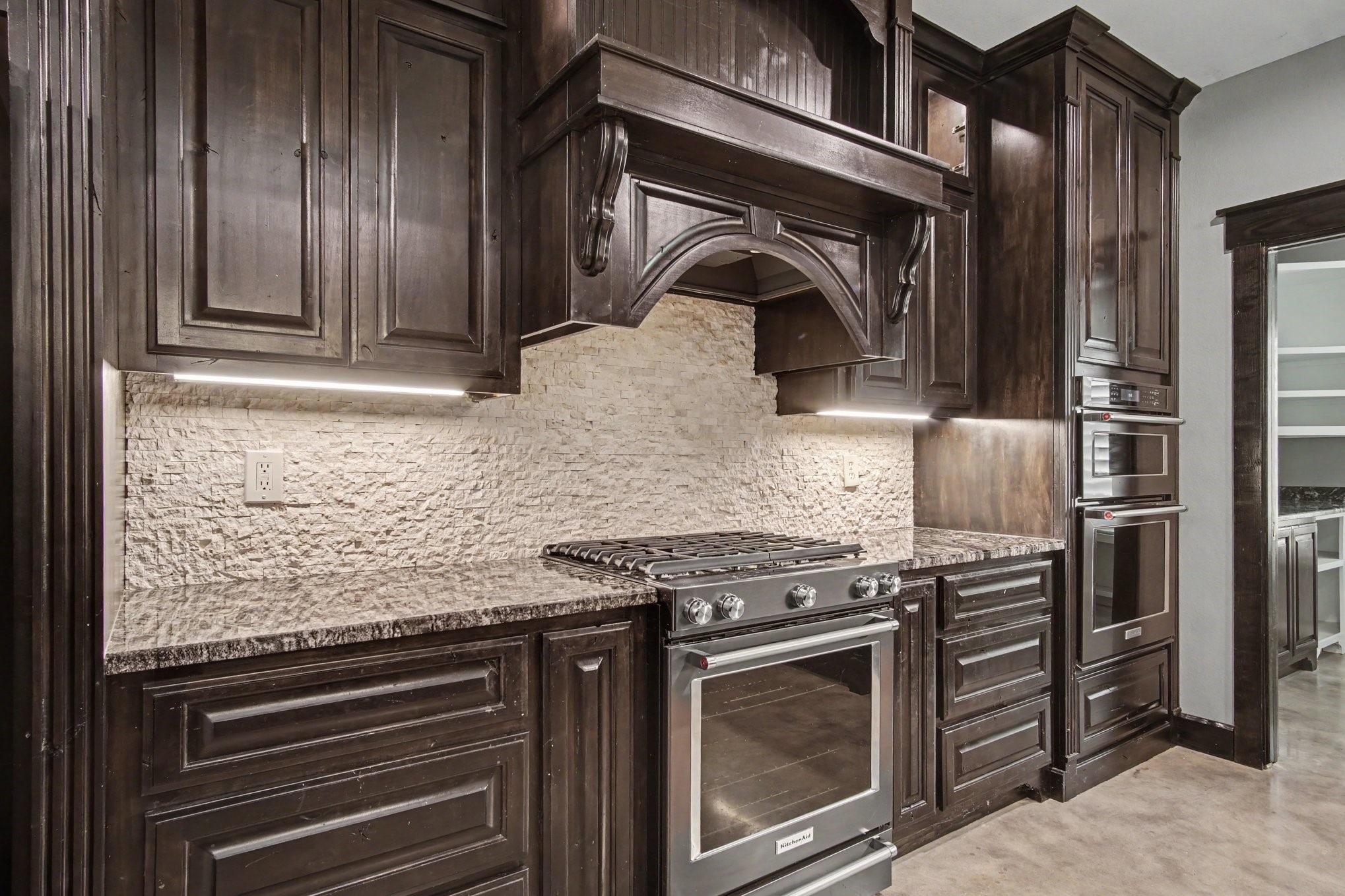 184 Bridgepoint Onalaska, TX 77360 - Photo 14 of 41 a kitchen with granite countertop a stove and a cabinet