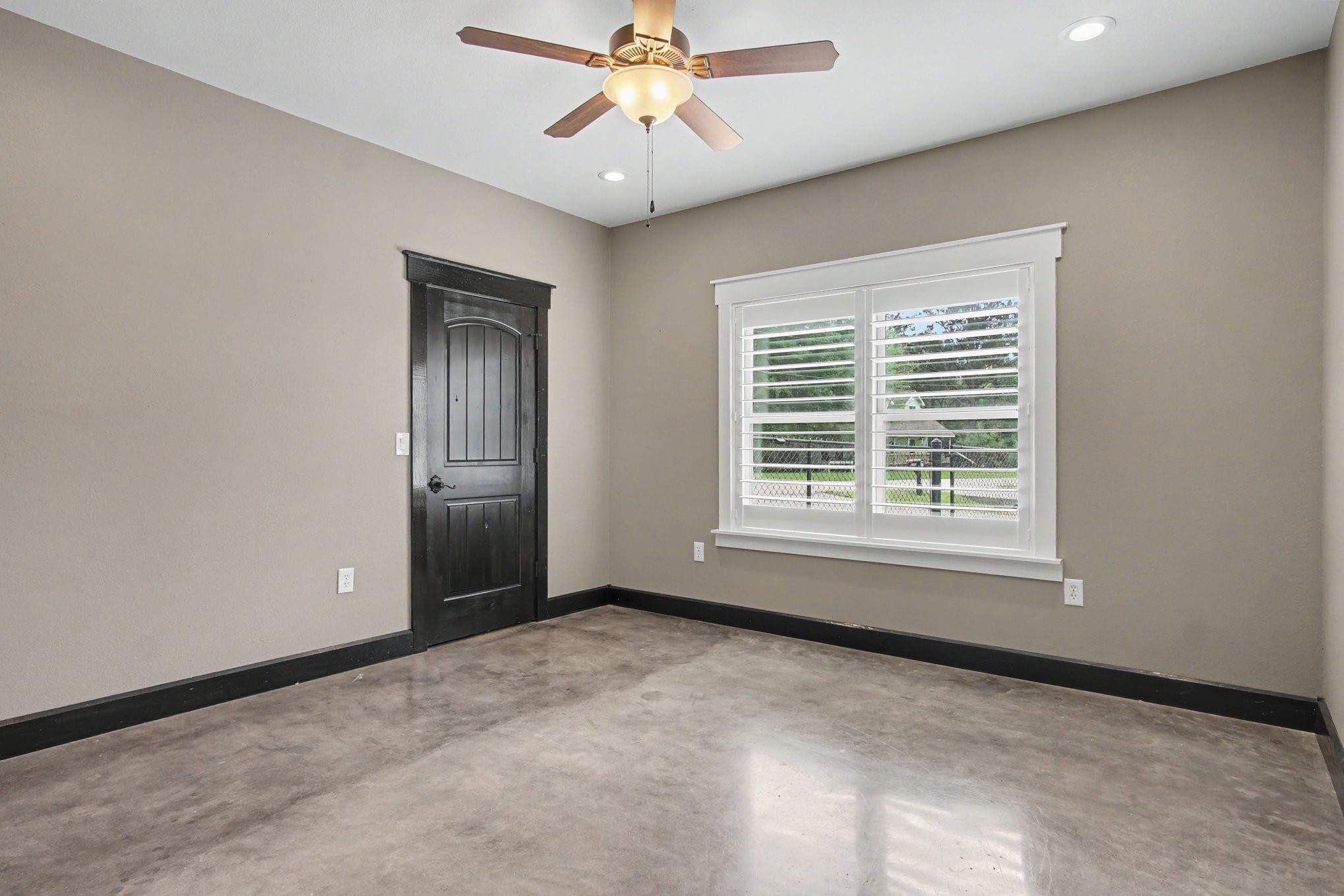 184 Bridgepoint Onalaska, TX 77360 - Photo 20 of 41 a view of an empty room with a window
