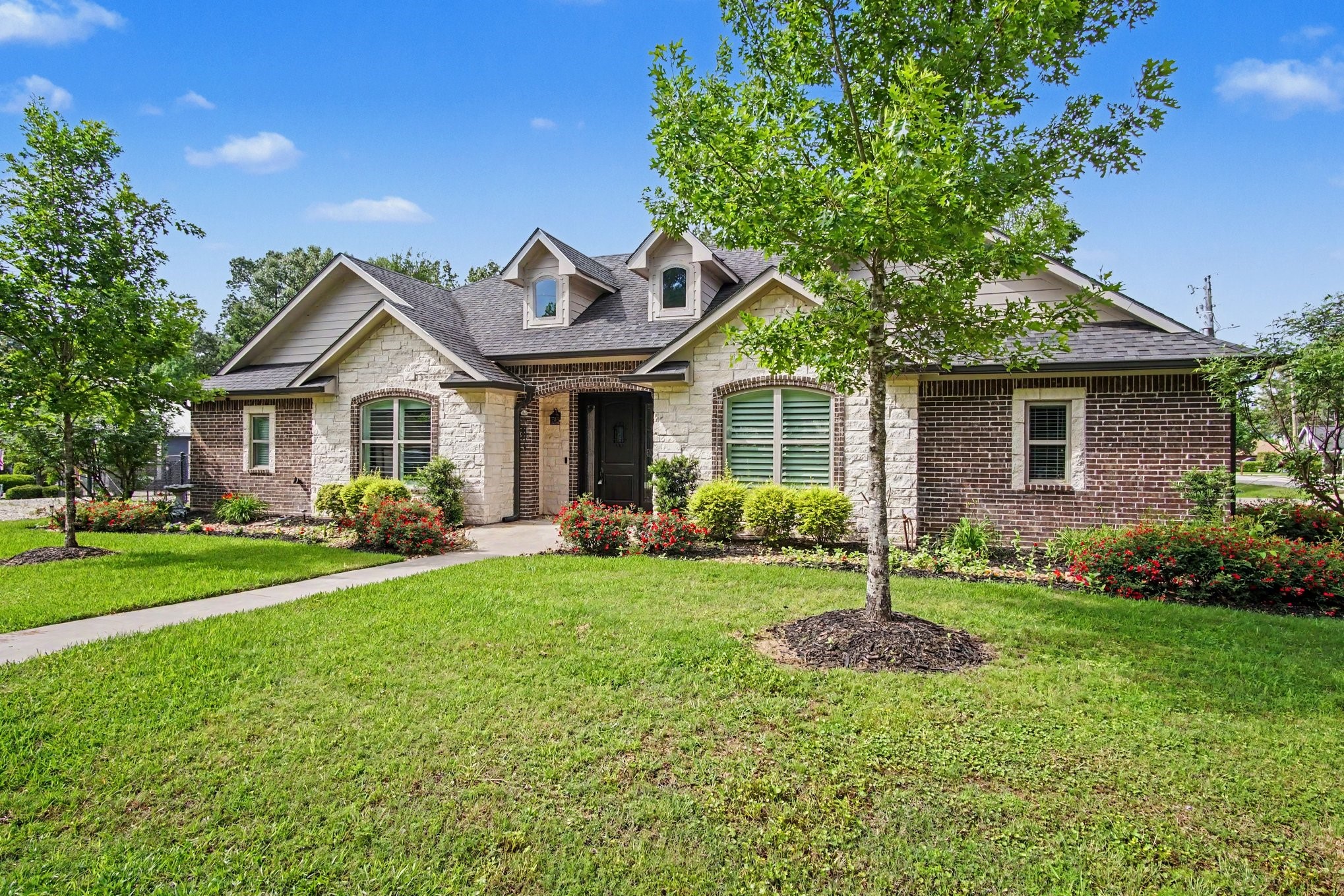184 Bridgepoint Onalaska, TX 77360 - Photo 33 of 41 a front view of a house with a garden and yard