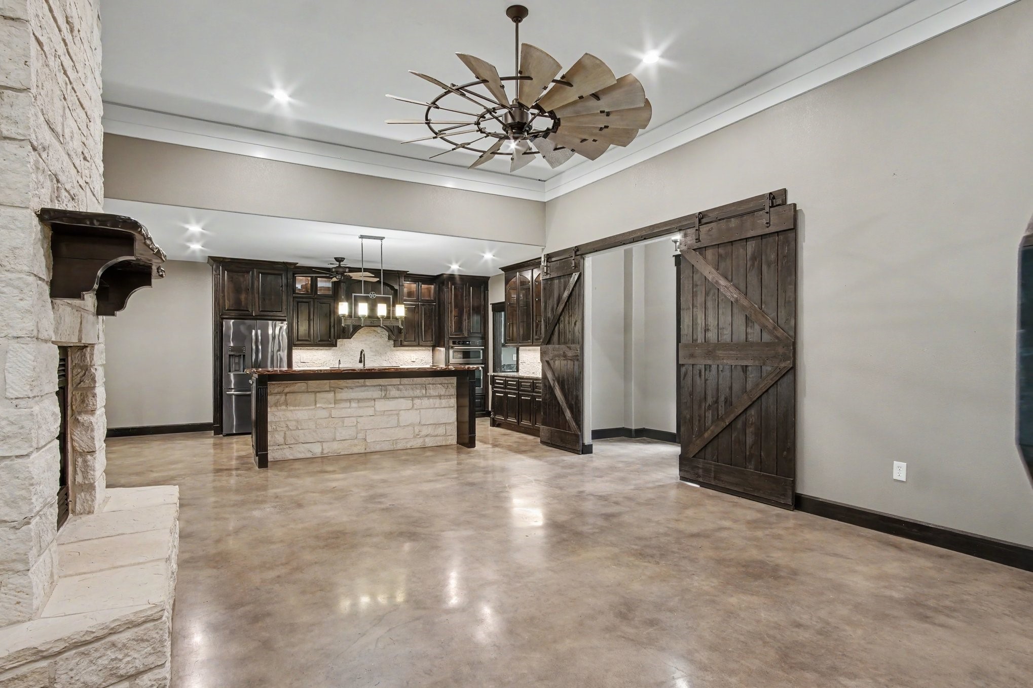 184 Bridgepoint Onalaska, TX 77360 - Photo 4 of 41 a view of a hallway with a room