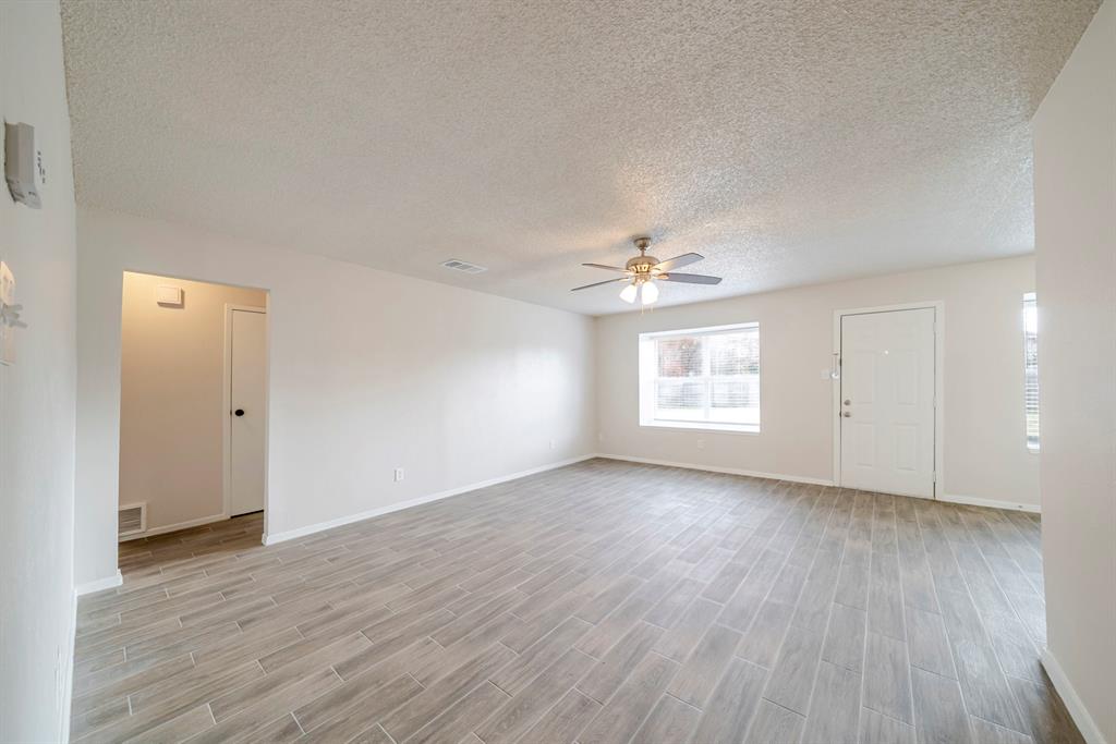 825 Reveille Road Fort Worth, TX 76108 - Photo 3 of 19