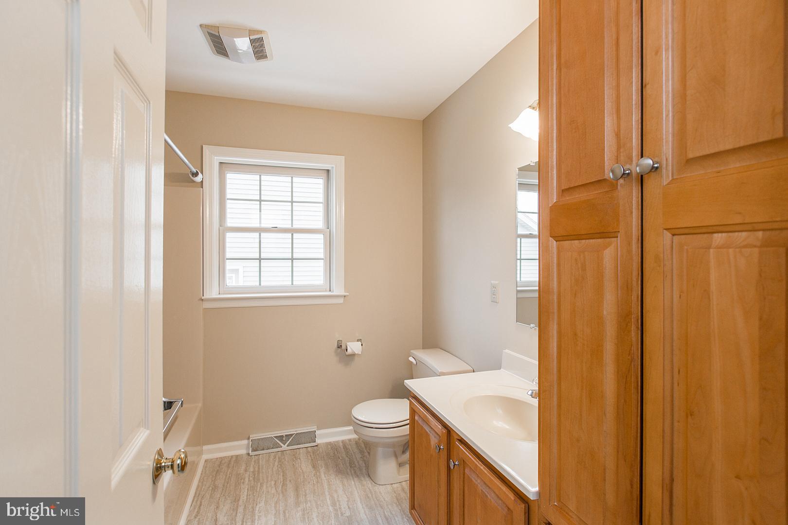 1029 Hunsicker Road Lancaster, PA 17601 - Photo 28 of 44 Full bath in the hall