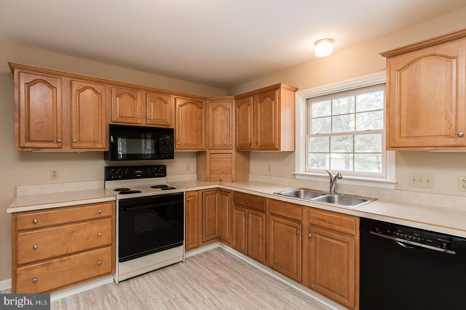 1029 Hunsicker Road Lancaster, PA 17601 - Photo 10 of 44