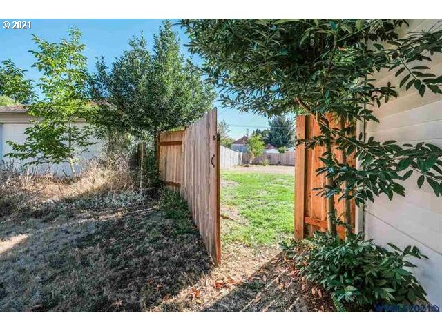 265 Hiatt Street Lebanon, OR 97355 - Photo 17 of 32 Gallery Image 17