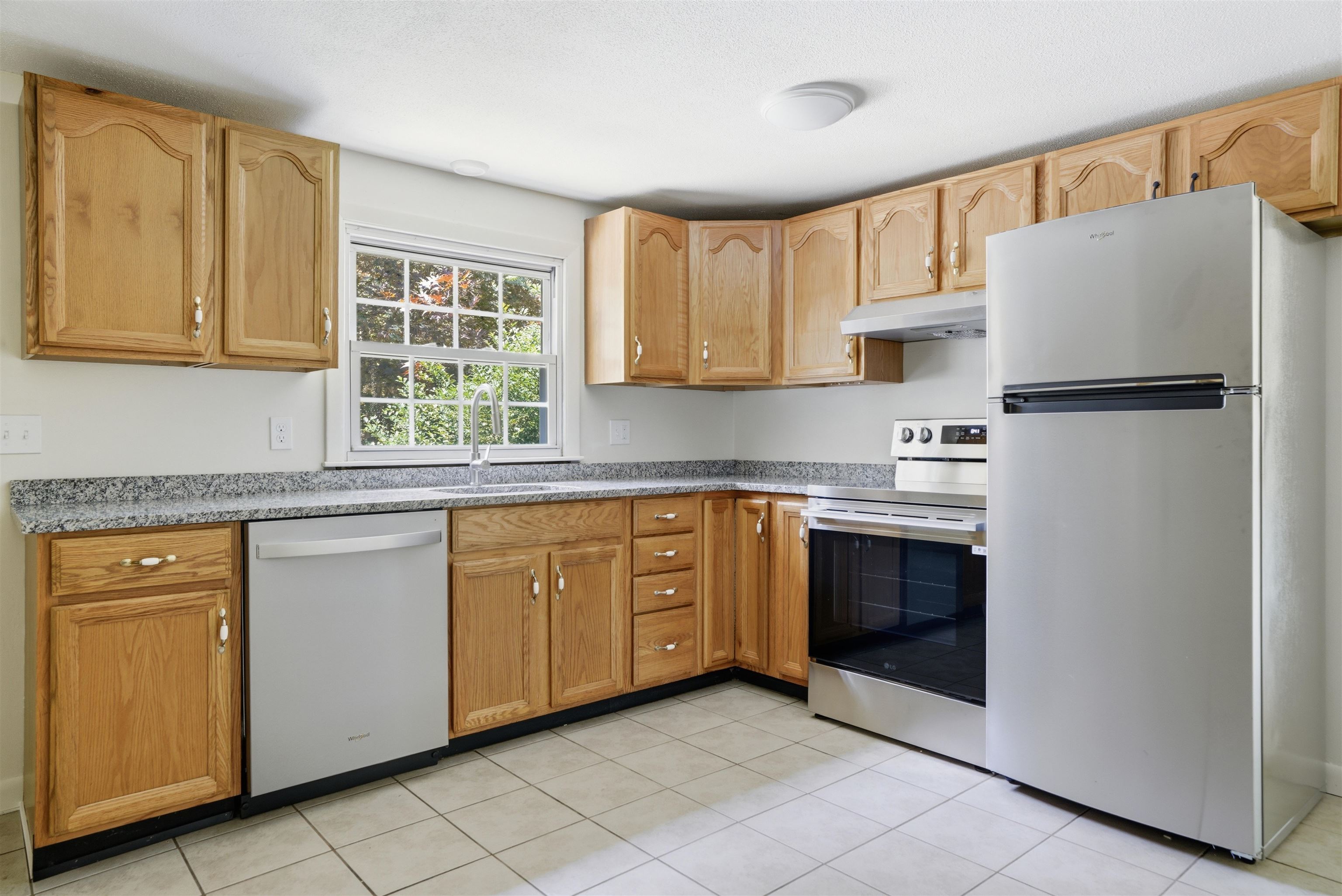 289 Derry Road, Unit B Hudson, NH 03051 - Photo 4 of 17