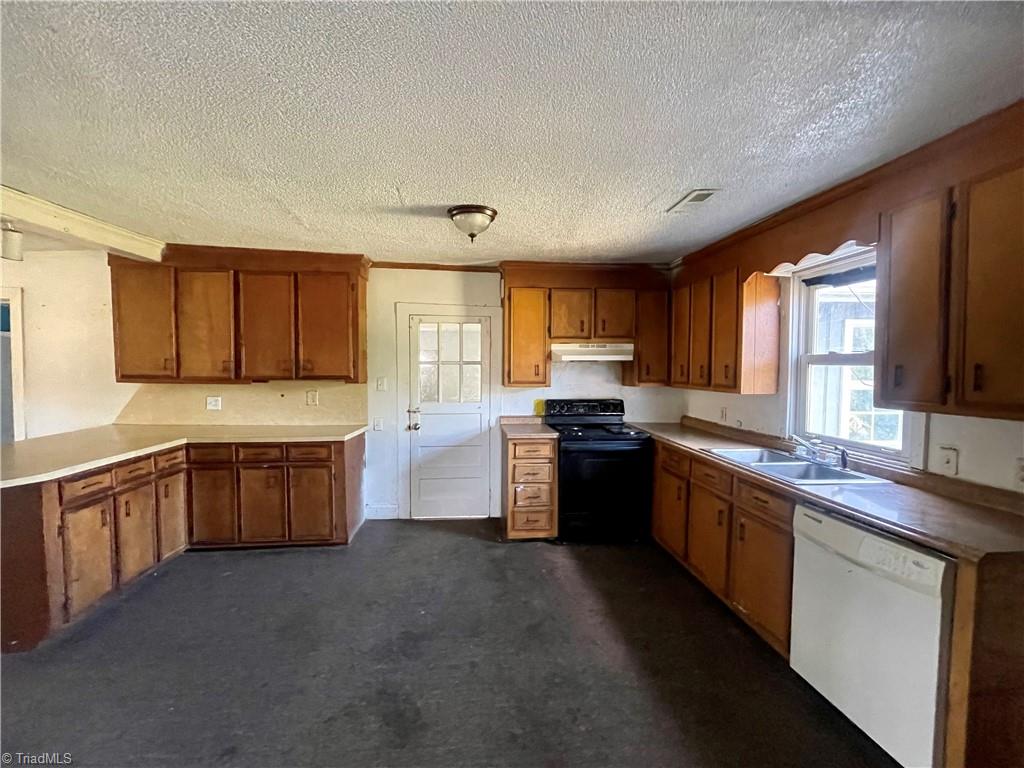 9133 County Line Road Kernersville, NC 27284 - Photo 3 of 14 Kitchen