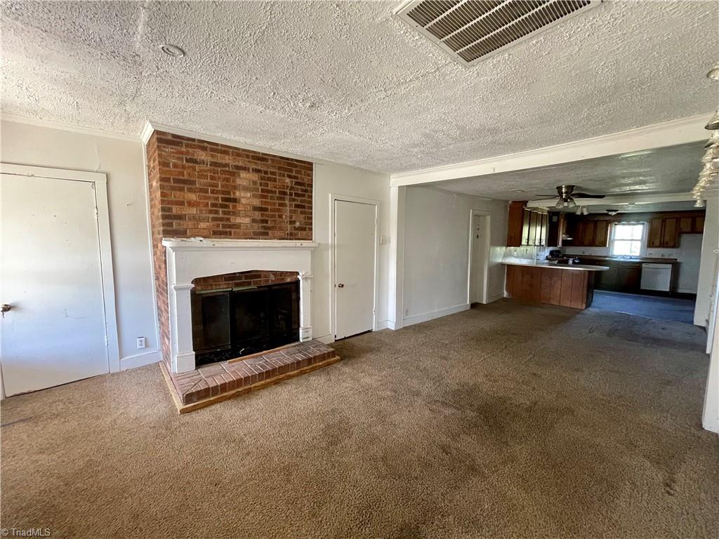 9133 County Line Road Kernersville, NC 27284 - Photo 5 of 14 Living Room