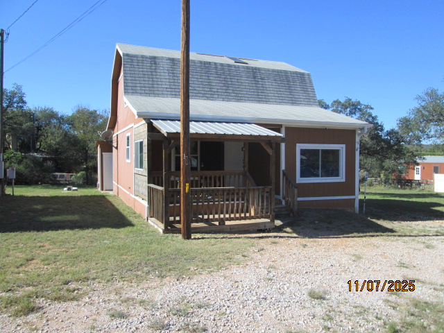 a view of a house with a yard