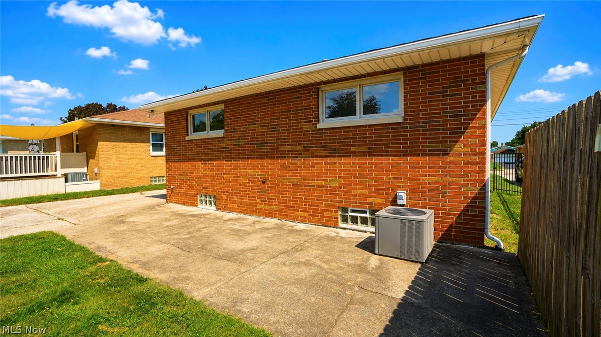 612 Ingalls Road Akron, OH 44312 - Photo 4 of 50 Gallery Image 4