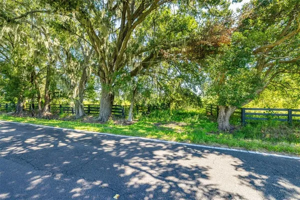 $999,990 | 13410 Walden Sheffield Road, Dover, FL 33527