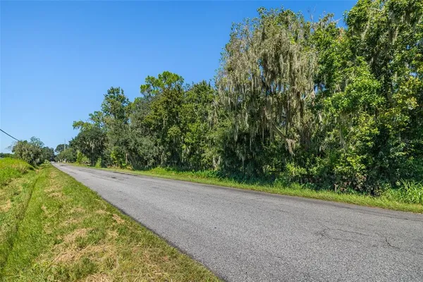 $999,990 | 13410 Walden Sheffield Road, Dover, FL 33527