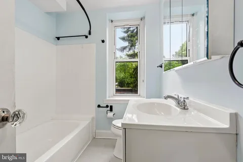 $2,100 | 4707 Connecticut Avenue Northwest, Unit 111, Washington, DC 20008