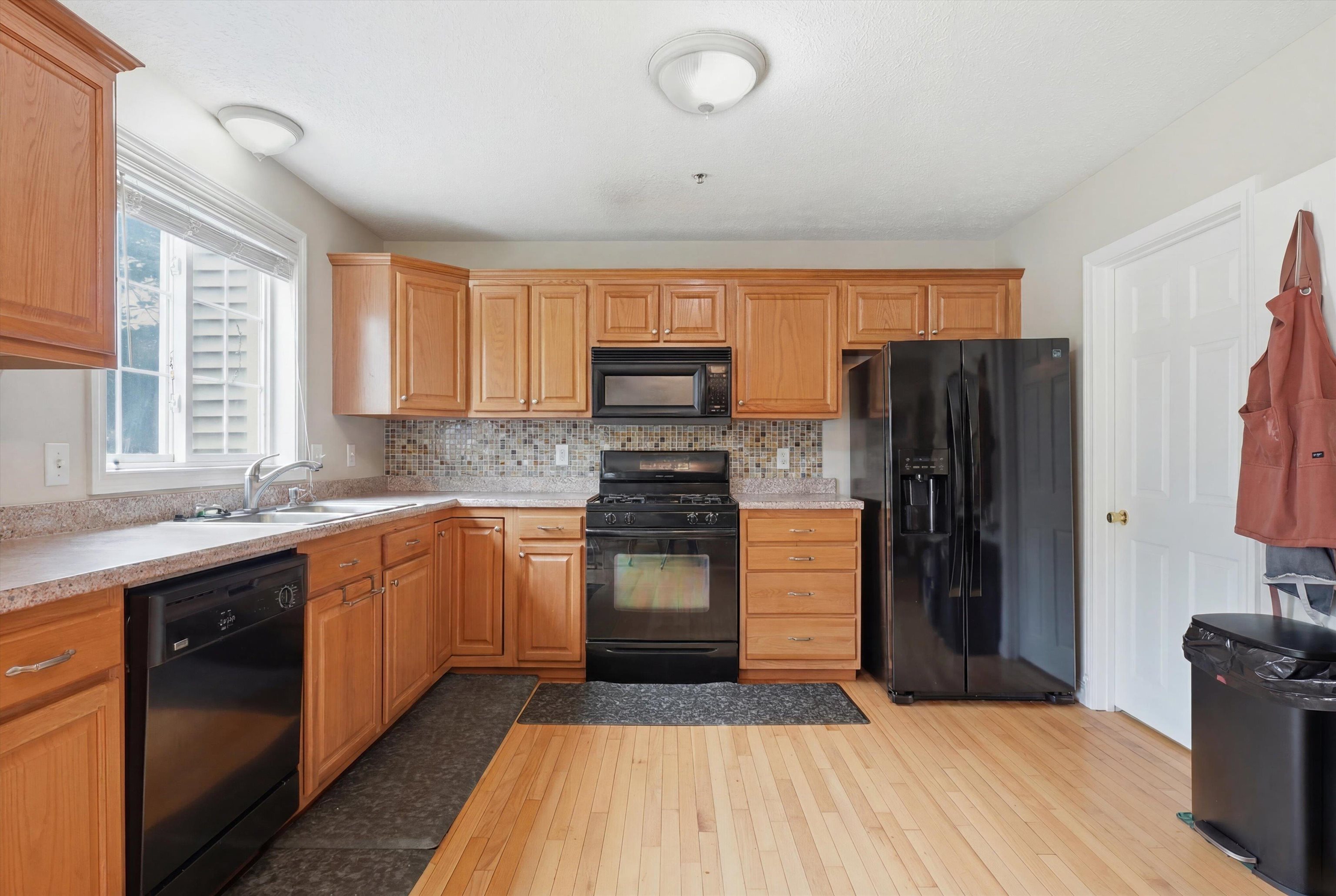 3 Georgetown Drive, Unit 3 Nashua, NH 03062 - Photo 24 of 34