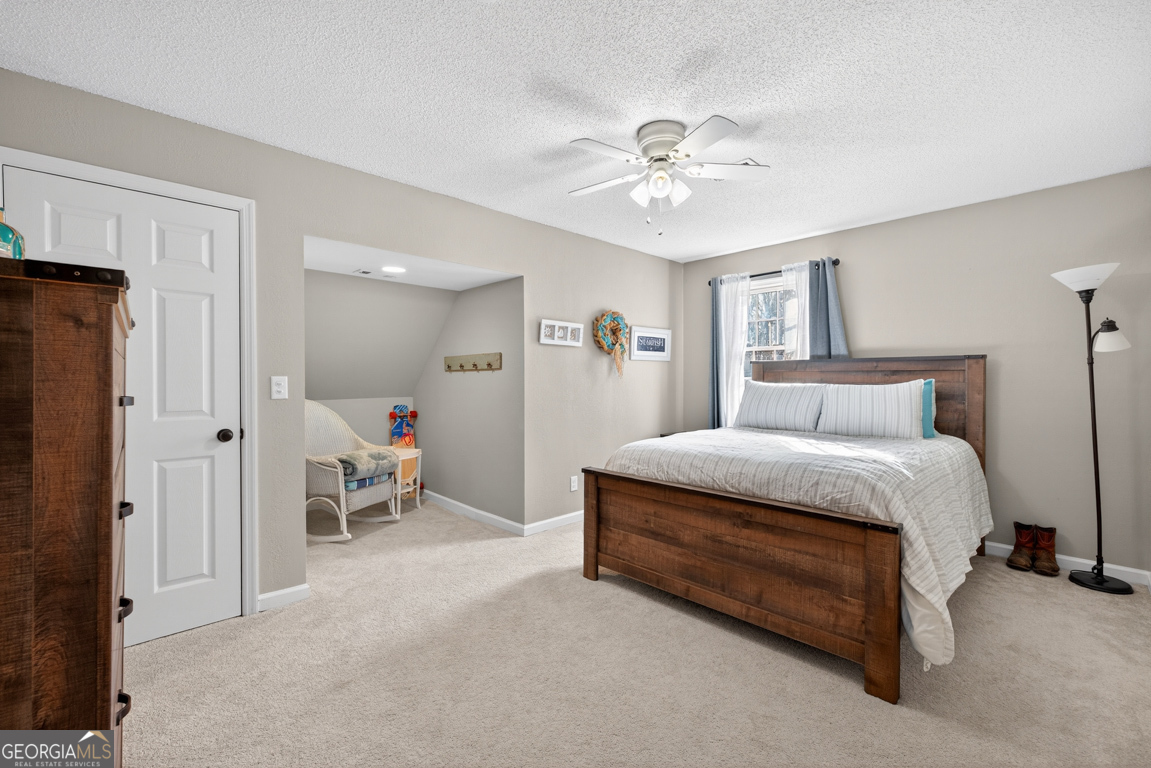 4614 Highway 441 Bypass Alto, GA 30510 - Photo 18 of 32 a spacious bedroom with a bed and a chandelier