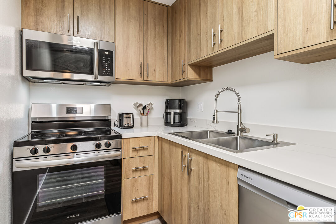 2875 North Los Felices Road, Unit 101 Palm Springs, CA 92262 - Photo 6 of 28