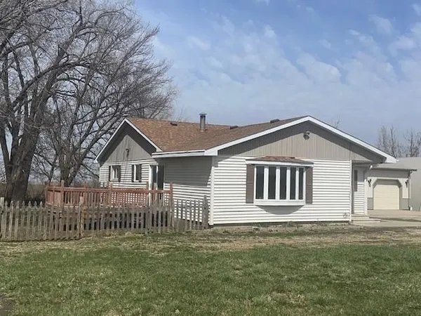 $200,000 | 2232 300th Street, Madison, MN 56256