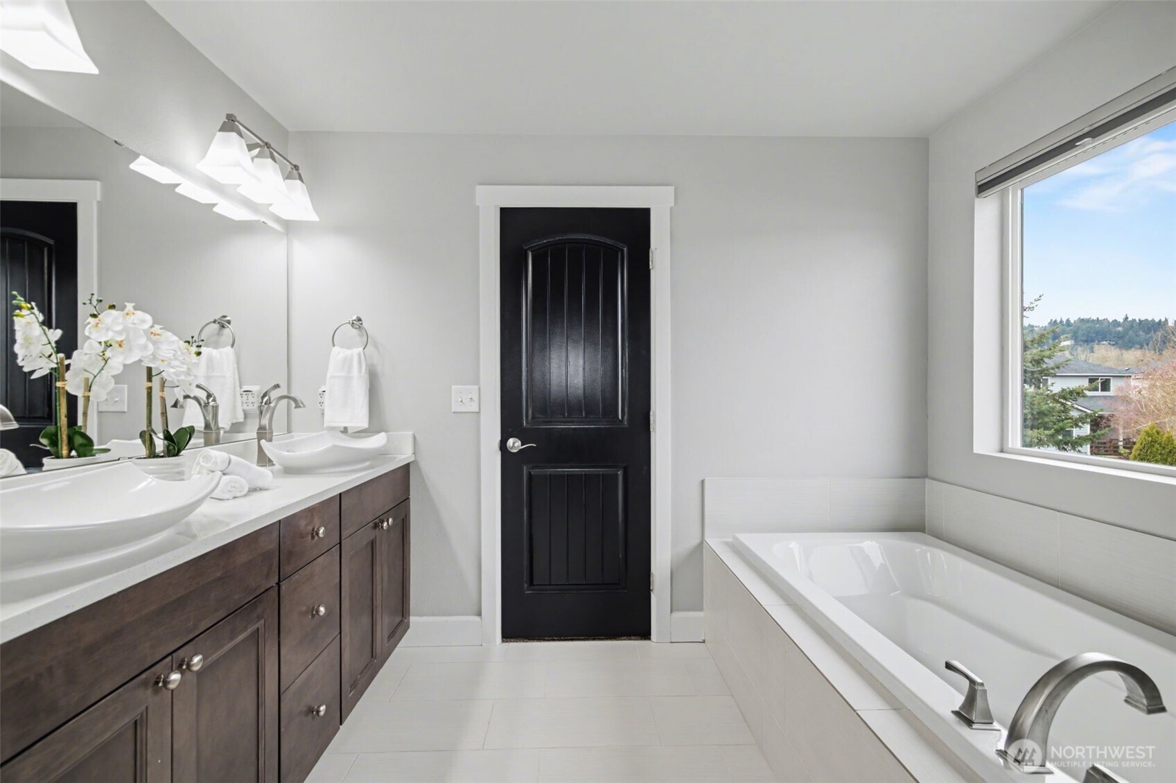 207 Fielding Street Northeast Orting, WA 98360 - Photo 18 of 37 a bathroom with a bathtub and a sink