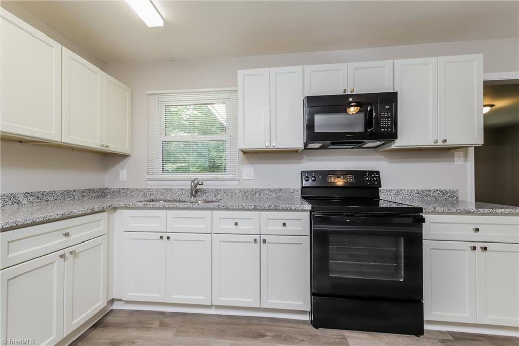 332 Foxcroft Drive Winston-Salem, NC 27103 - Photo 9 of 17