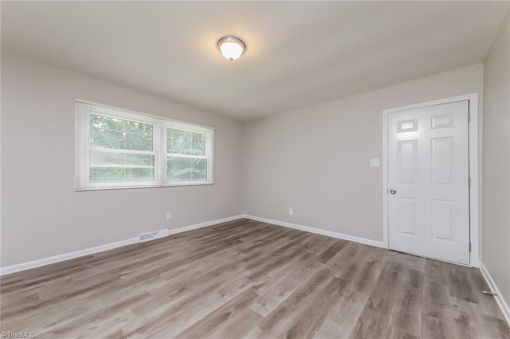 332 Foxcroft Drive Winston-Salem, NC 27103 - Photo 10 of 17