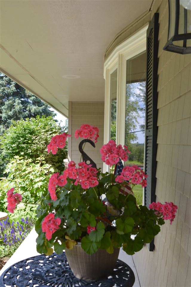 10215 East Fort Road Suttons Bay, MI 49682 - Photo 8 of 60 1851099-7.JPG