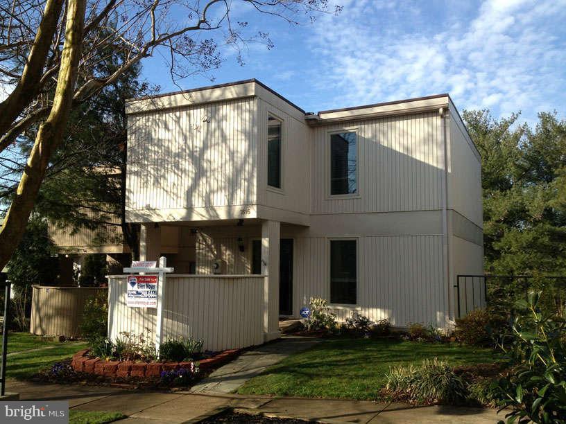 1816 North Shore Court Reston, VA 20190 - Photo 1 of 19 Exterior (Front)