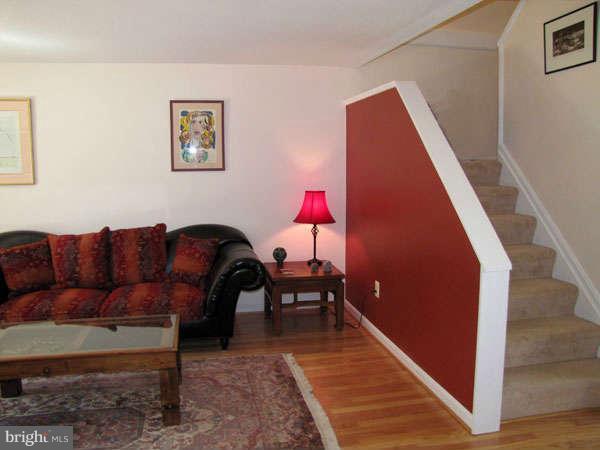 1816 North Shore Court Reston, VA 20190 - Photo 12 of 19 Living Room