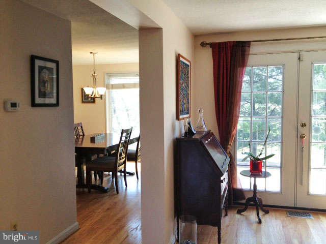 1816 North Shore Court Reston, VA 20190 - Photo 4 of 19 Interior (General)